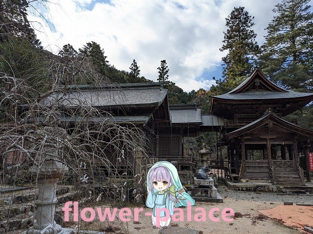 古熊神社社殿・脇から見た図
